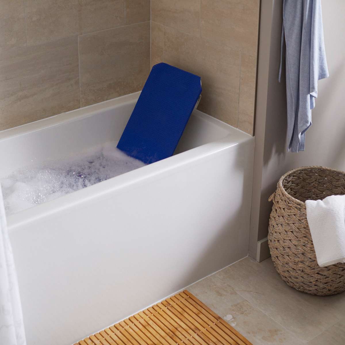 Invacare Aquatec R, Reclining Back Bath Lift Blue